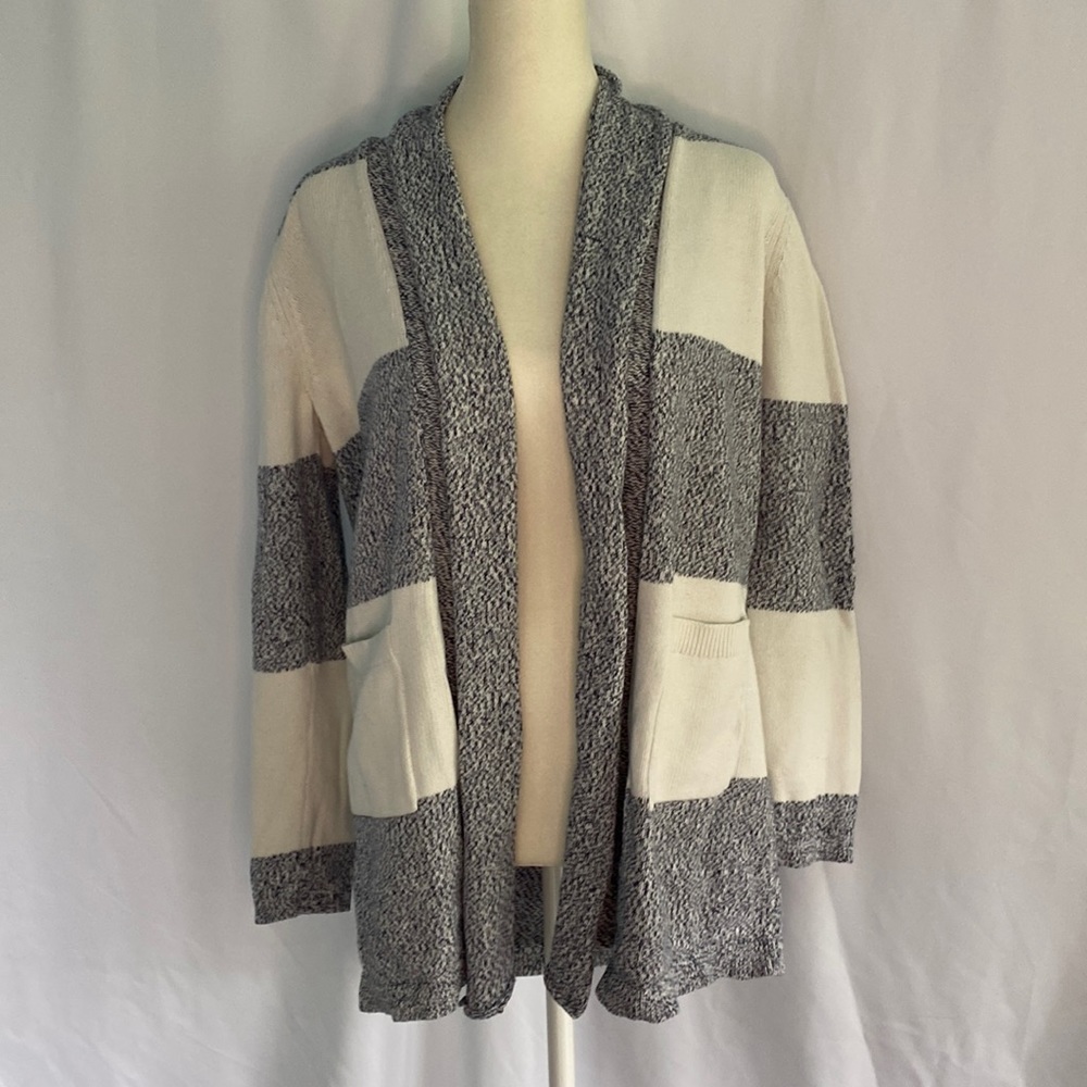 ❤️3/$30 Loft Striped Cardigan